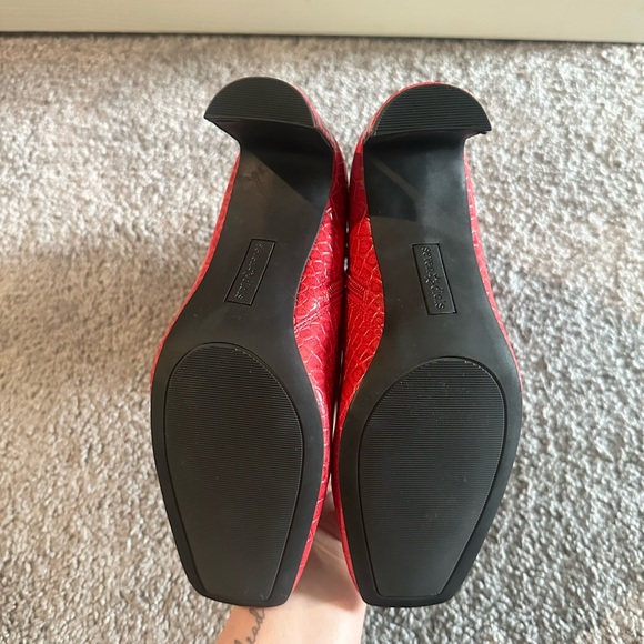 New Seven Dials Red Alligator Faux Leather Booties, sz 6 - Picture 7 of 7